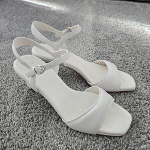 27 EDIT Naturalizer Grace Ankle Strap Leather Sandal. White. Size 7. Good preown